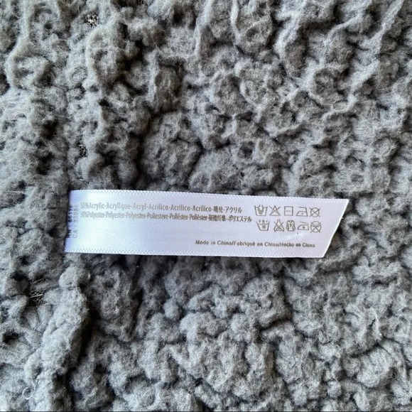 Urban Outfitters Snowflake Fleece Lining Infinity  Scarf - Picture 6 of 11